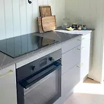 Charming Summer House Close To The Water 度假居