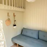 Charming Summer House Close To The Water 度假居 *