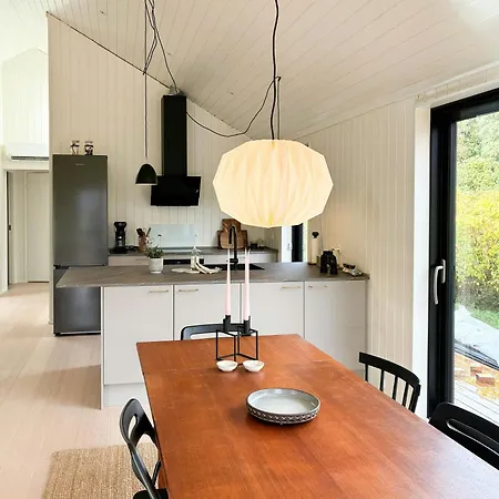 Charming Summer House Close To The Water Hébergement de vacances *