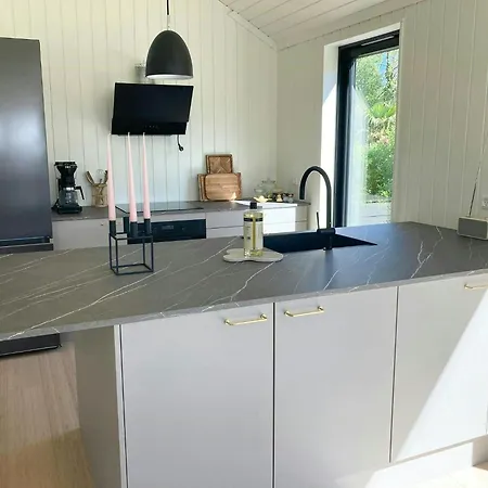 Charming Summer House Close To The Water *