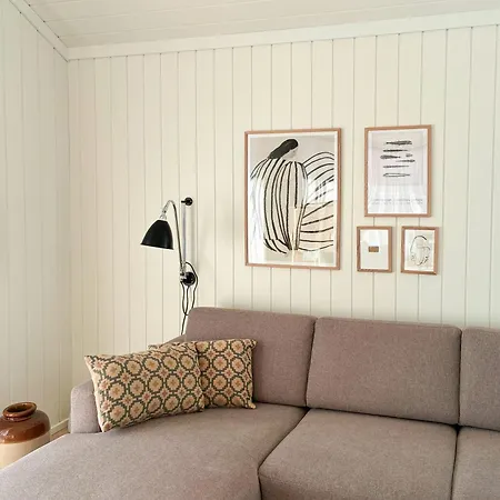 Charming Summer House Close To The Water *