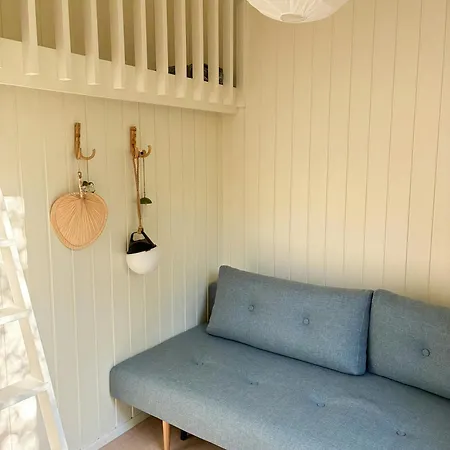 Charming Summer House Close To The Water 別荘 *