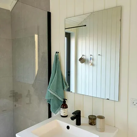 펜션 Charming Summer House Close To The Water Frorup