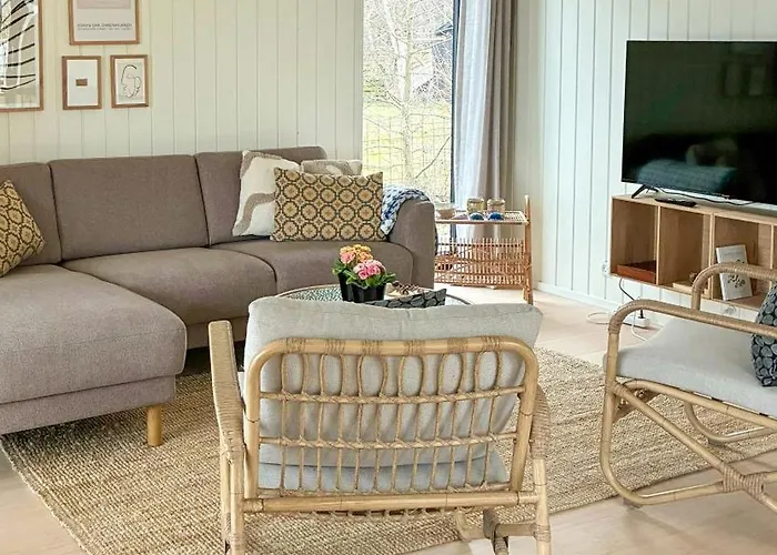 펜션 Charming Summer House Close To The Water Frorup