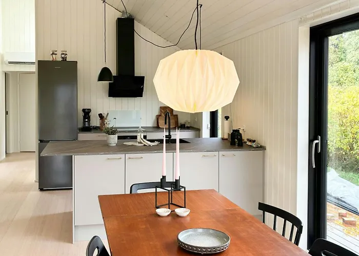 Charming Summer House Close To The Water Holiday home *