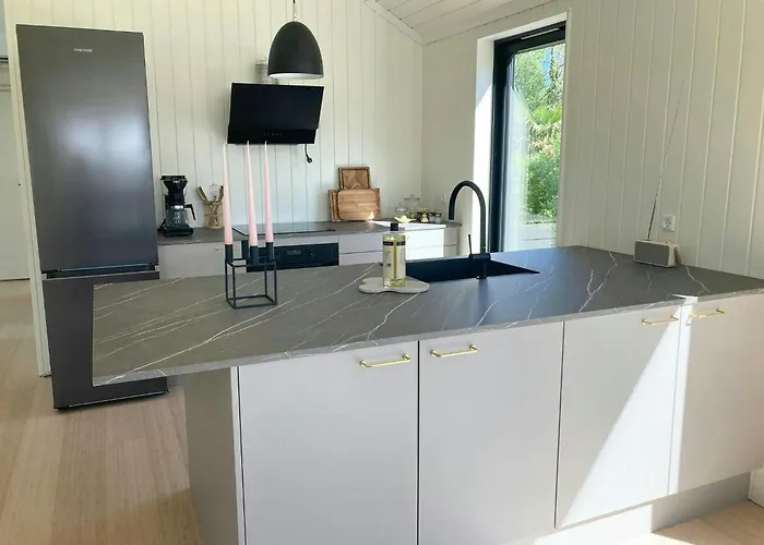 Charming Summer House Close To The Water *