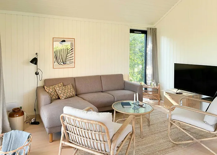 펜션 Charming Summer House Close To The Water