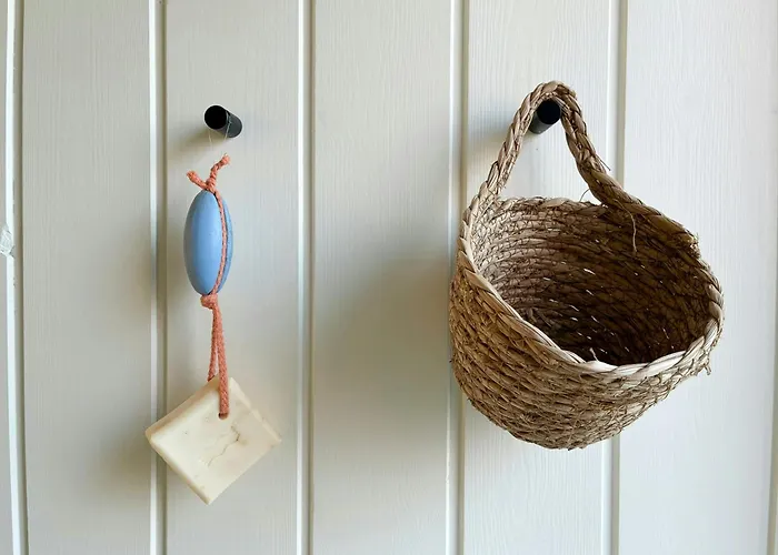 Charming Summer House Close To The Water 펜션