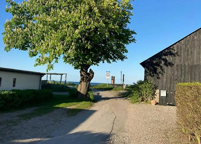 Charming Summer House Close To The Water Holiday home *