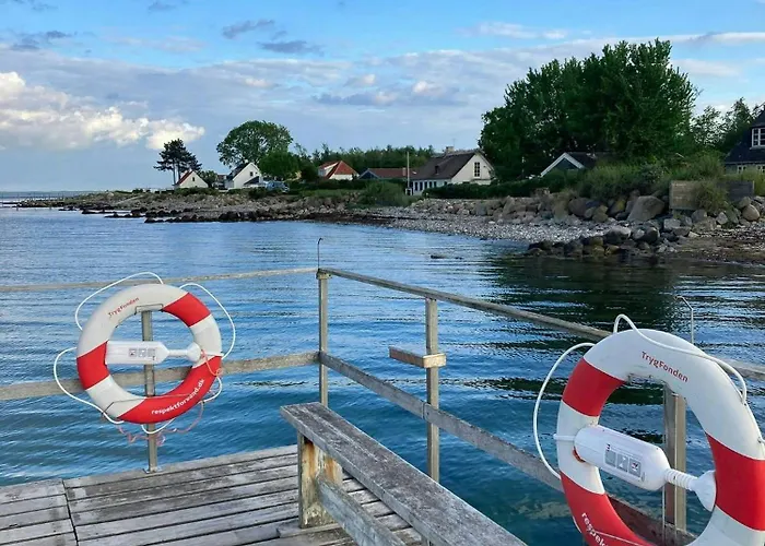 Charming Summer House Close To The Water *